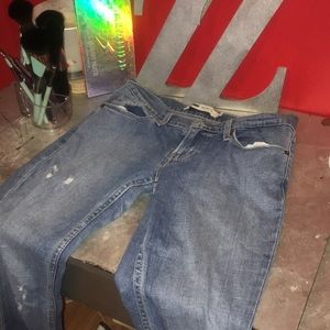 Low waisted skinny jeans.